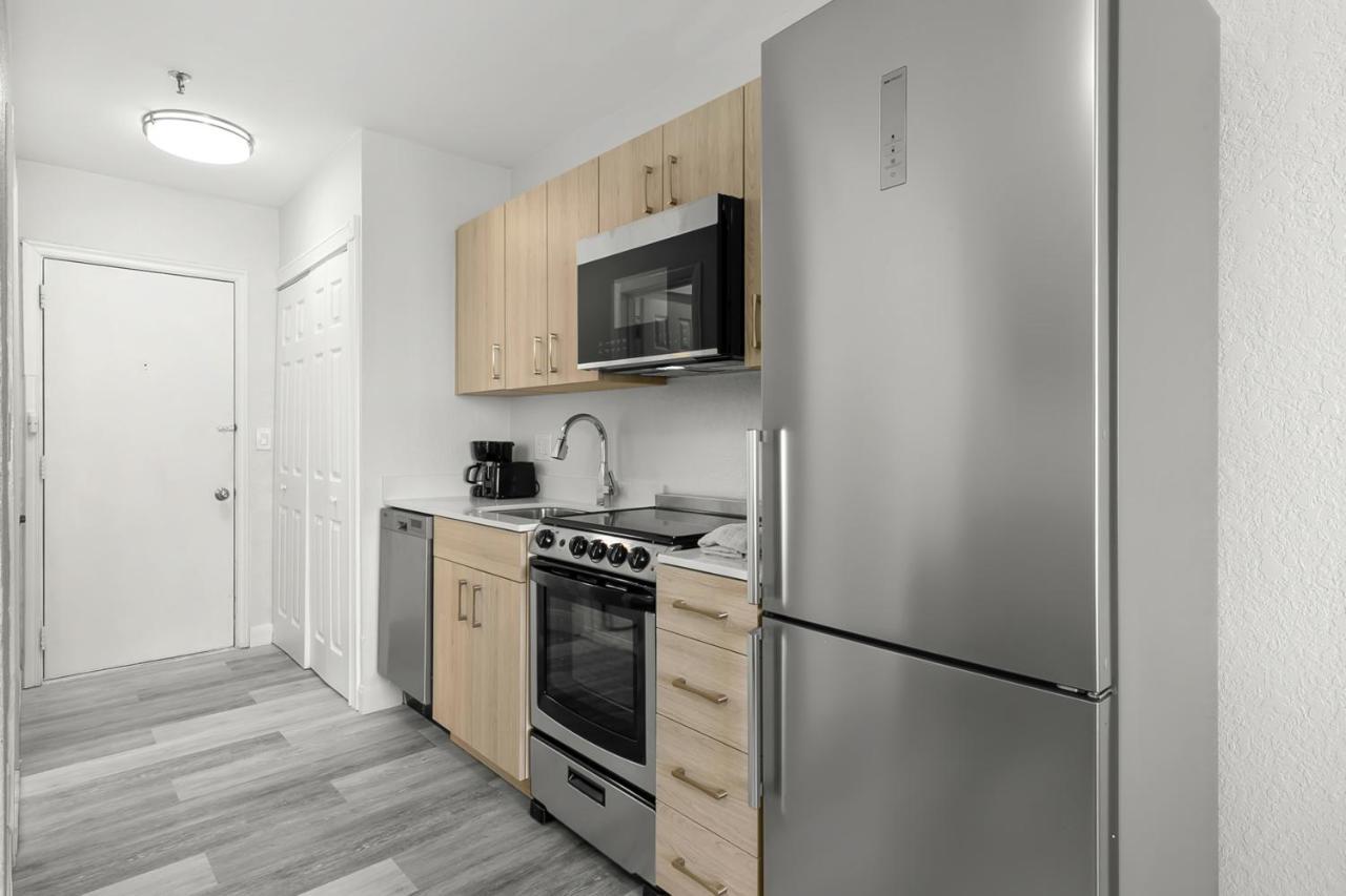 Grand Shores West Редингтън Шорс Екстериор снимка