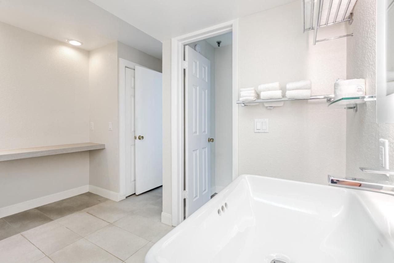 Grand Shores West Редингтън Шорс Екстериор снимка