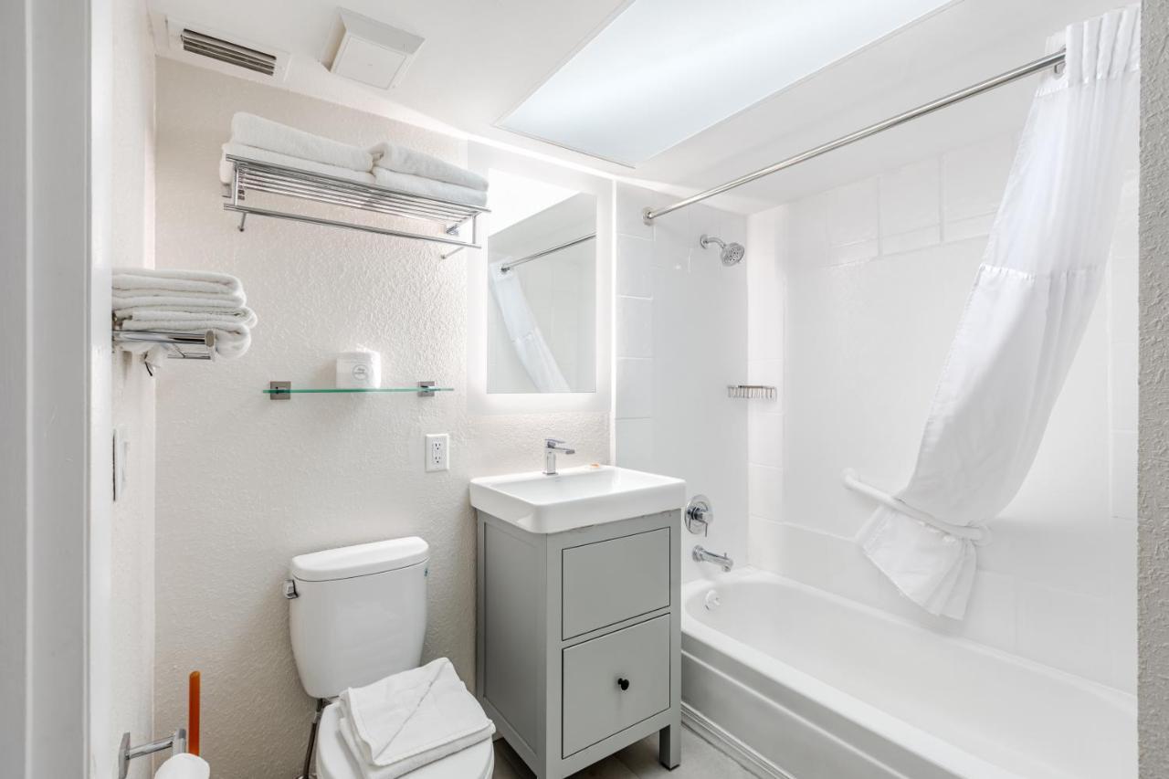 Grand Shores West Редингтън Шорс Екстериор снимка